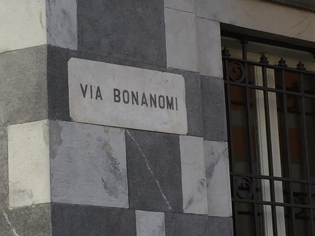 Ancient Courtyard Bonanomi In Como Historic Centre 客房 照片
